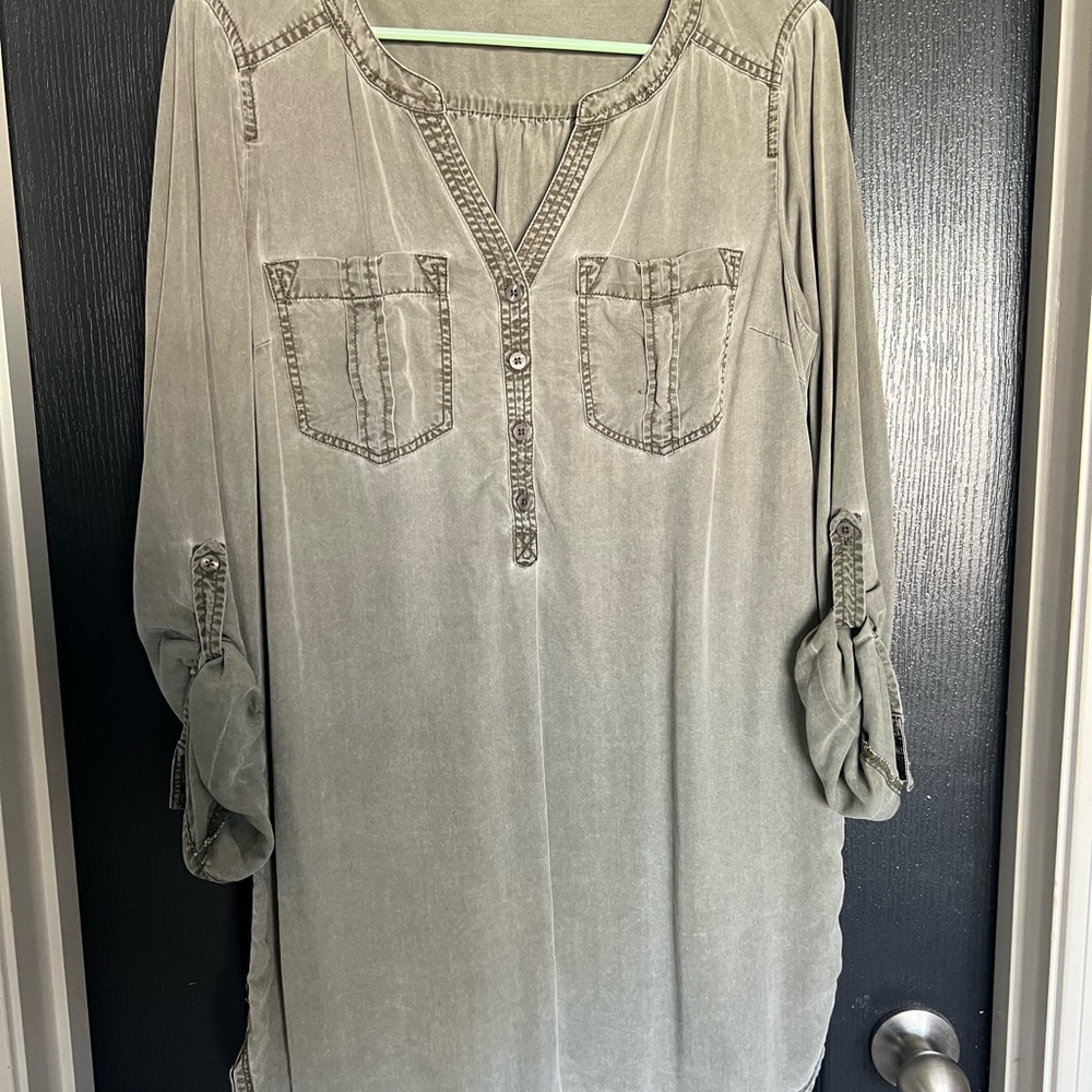 Women's Gray Button-Up Top